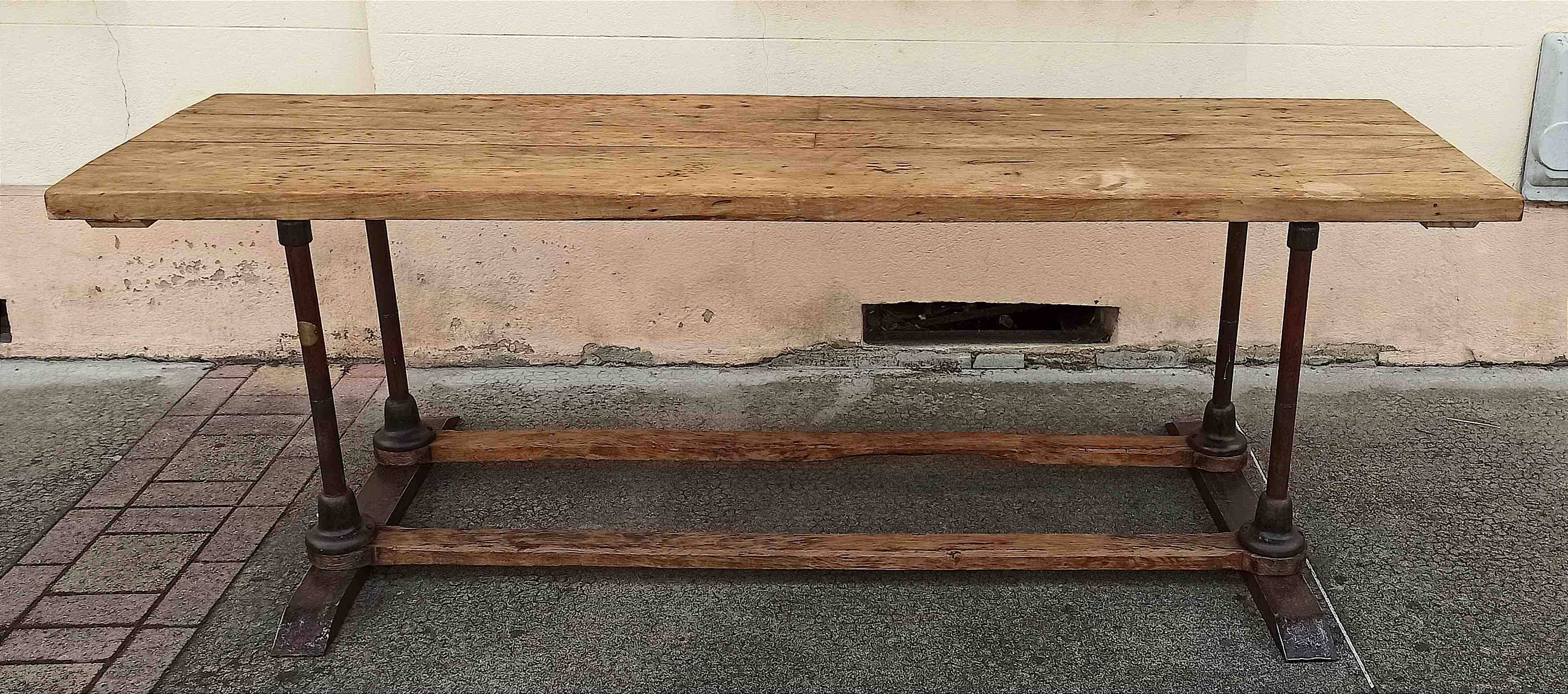 Table d'atelier ou table à manger Longueur 2,60 m Hauteur 74,7 cl