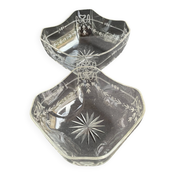 2 Saladiers en cristal taillé style Louis XVI