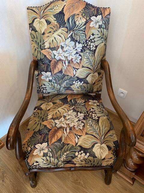 8 chairs and 1 Louis XIII style armchair handmade.