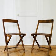 Deux chaises pliantes en bois vintage, vers 1960