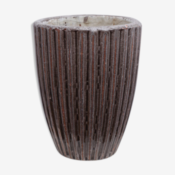 Thick sandstone vase