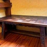 Table rustique en bois massif sculpté — Style savoyard / art populai