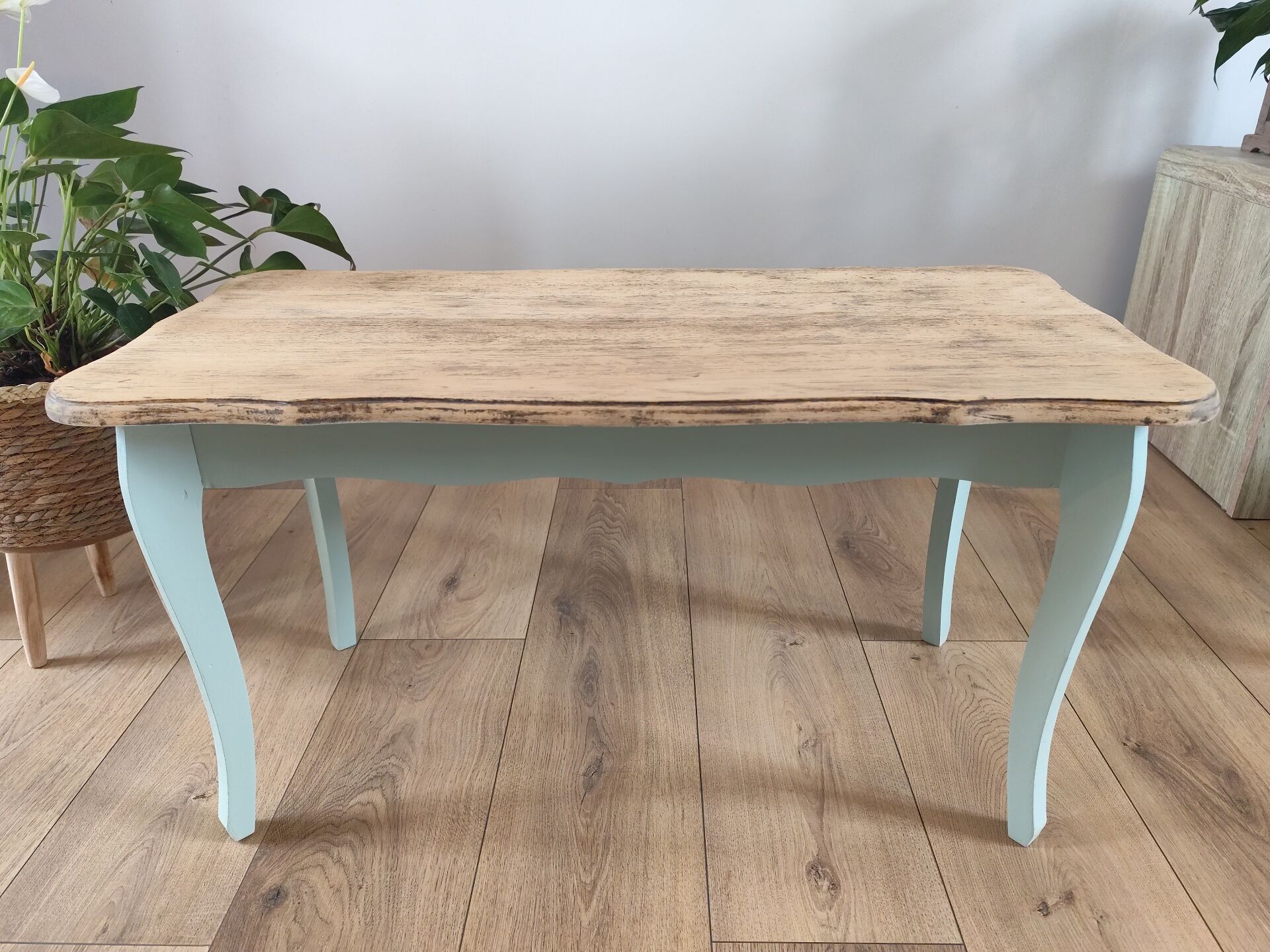 Small coffee table country style
