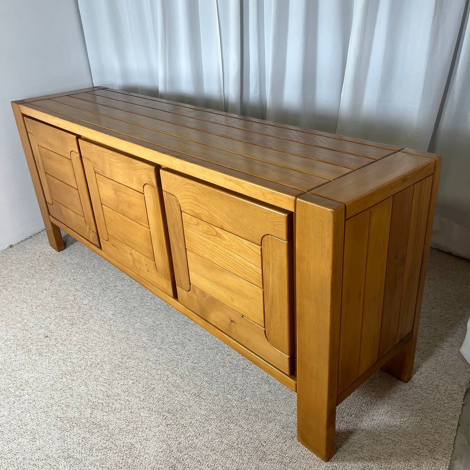 Large French sideboard in solid elm, 1970, attributed to Atelier Chauvin.