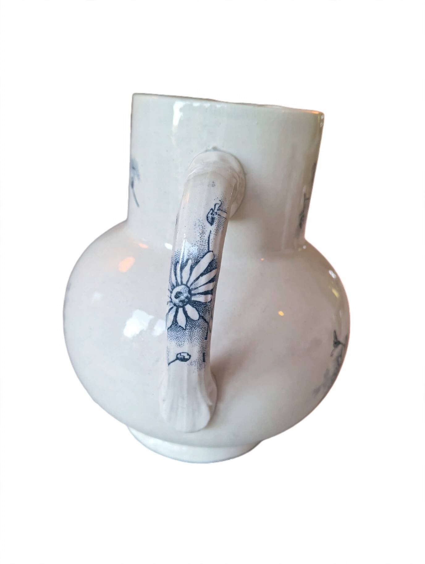 Antique water jug in ironstone, Sarreguemines, decorated with blue daisies.