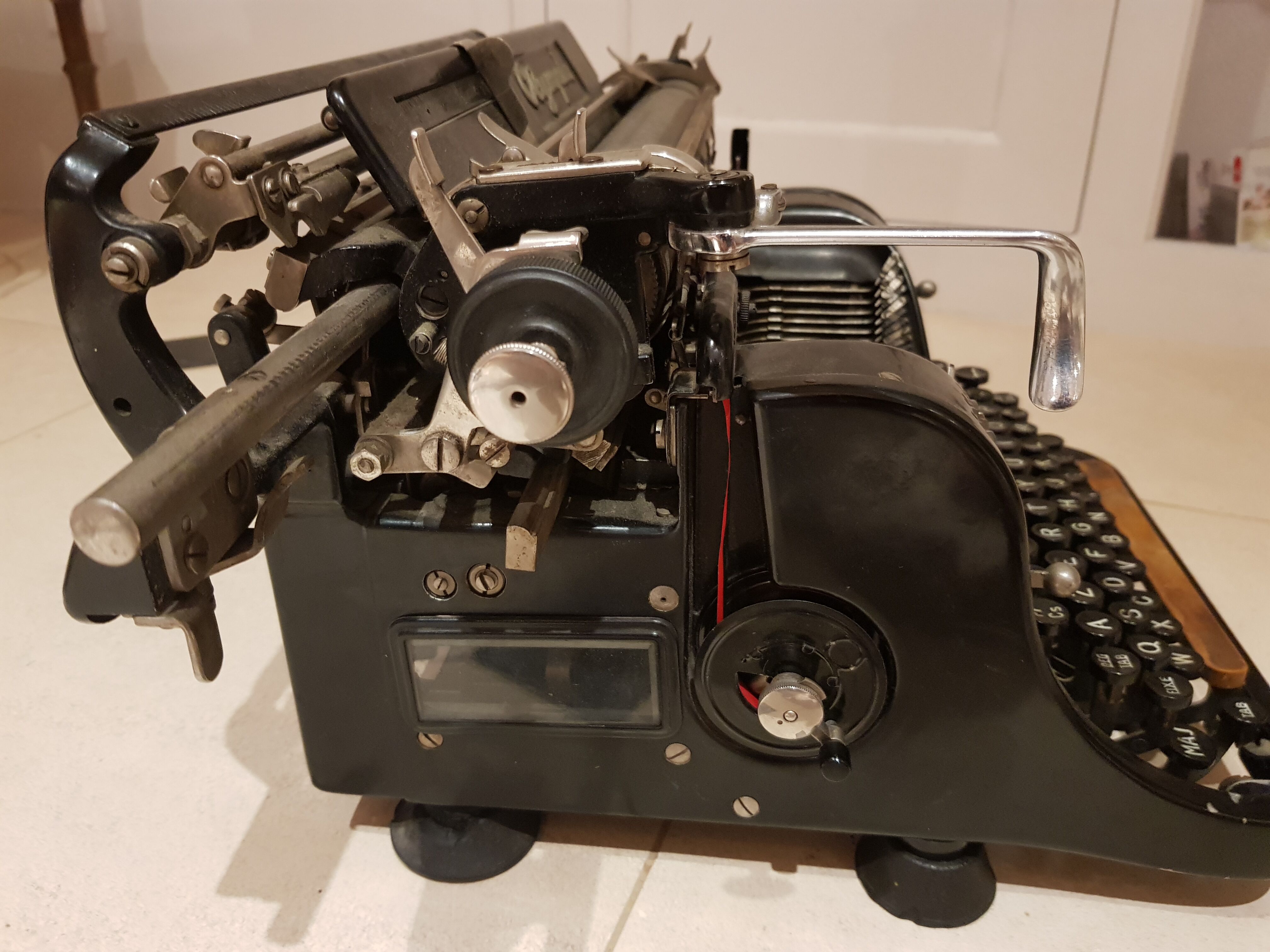 Ancienne machine à écrire de collection Olympia