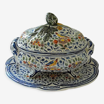 Soup-tureen and its frame in polychrome earthenware in the taste of Delft