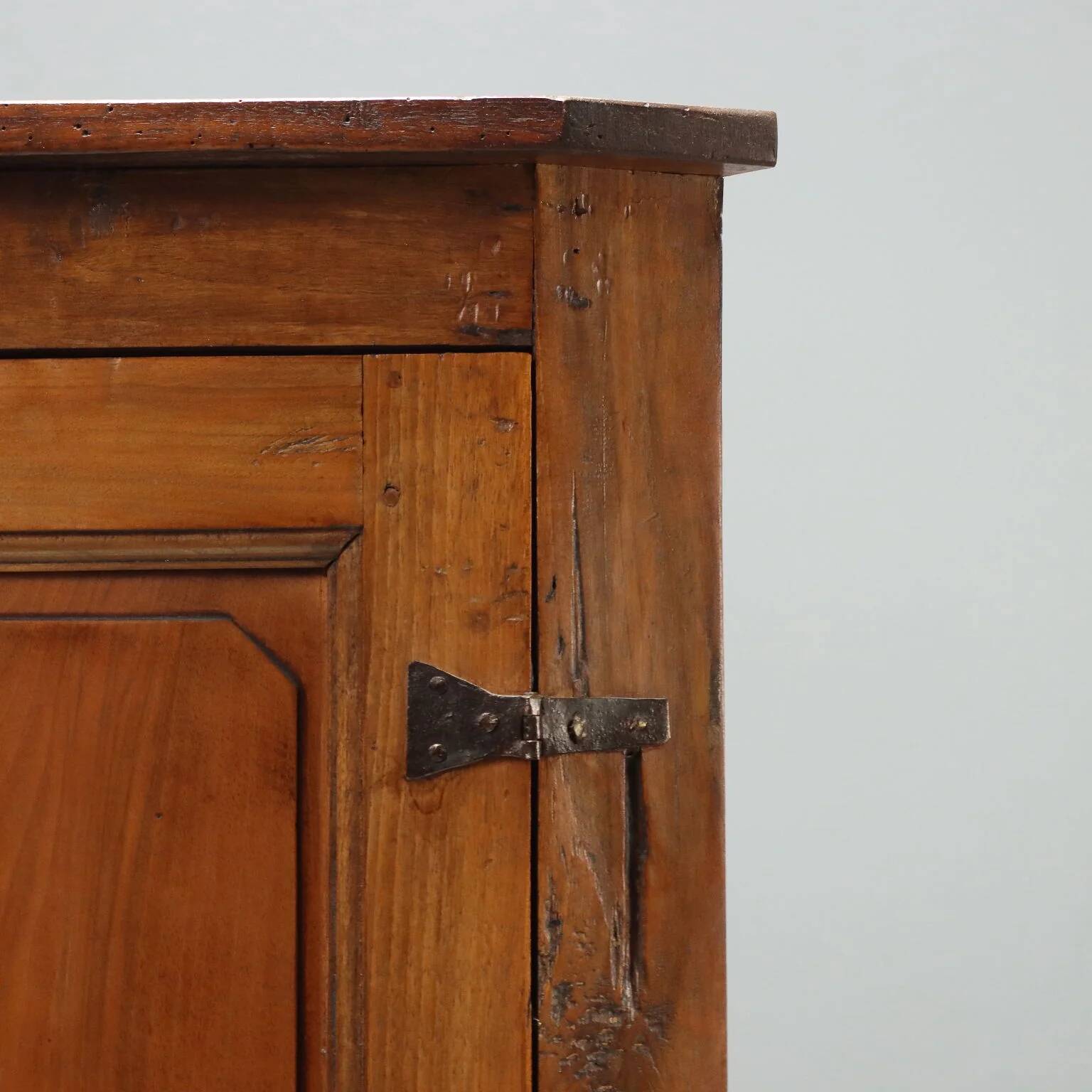 Corner cabinet in walnut, Italy, late 19th century