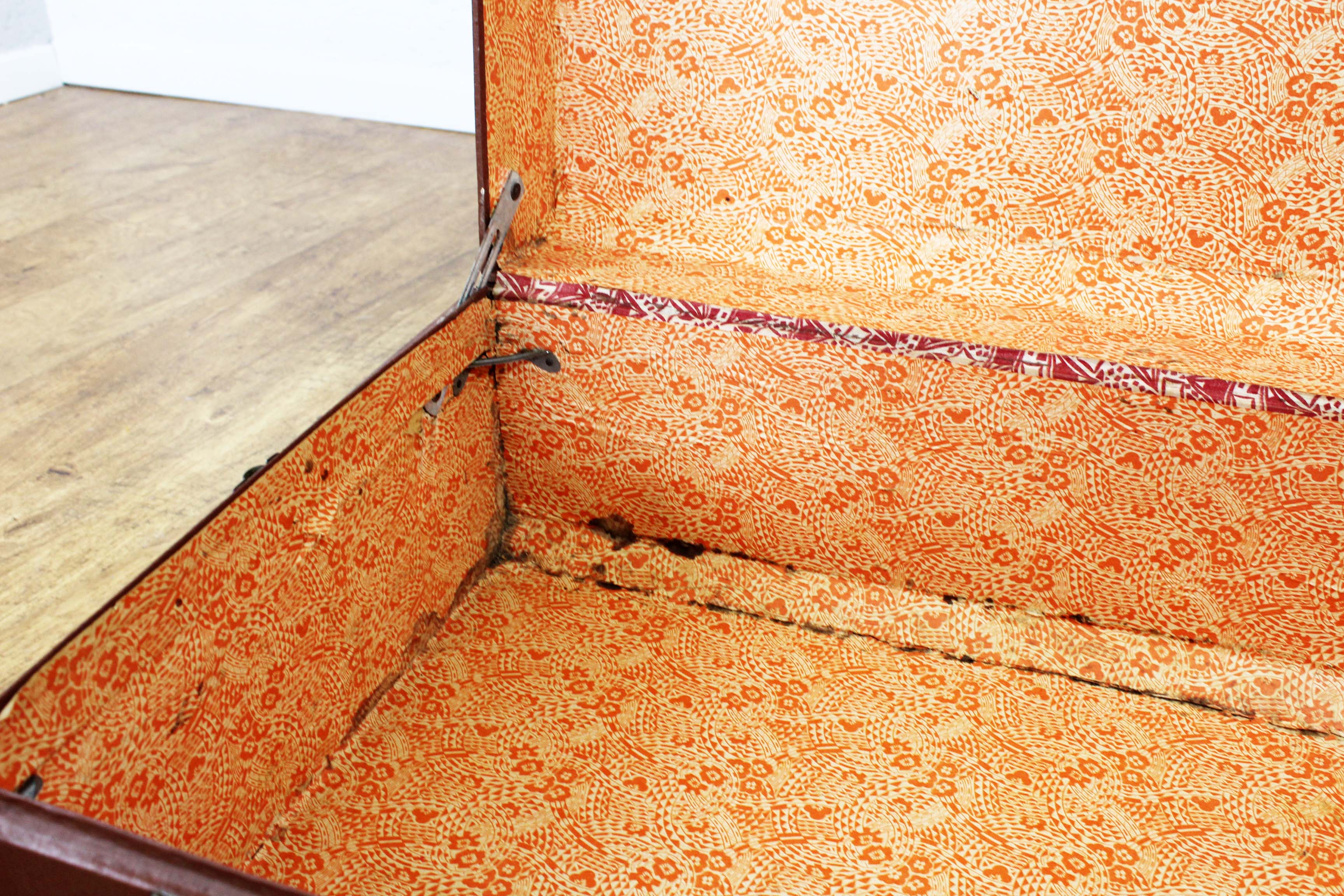 Trunk or suitcase of the 30s