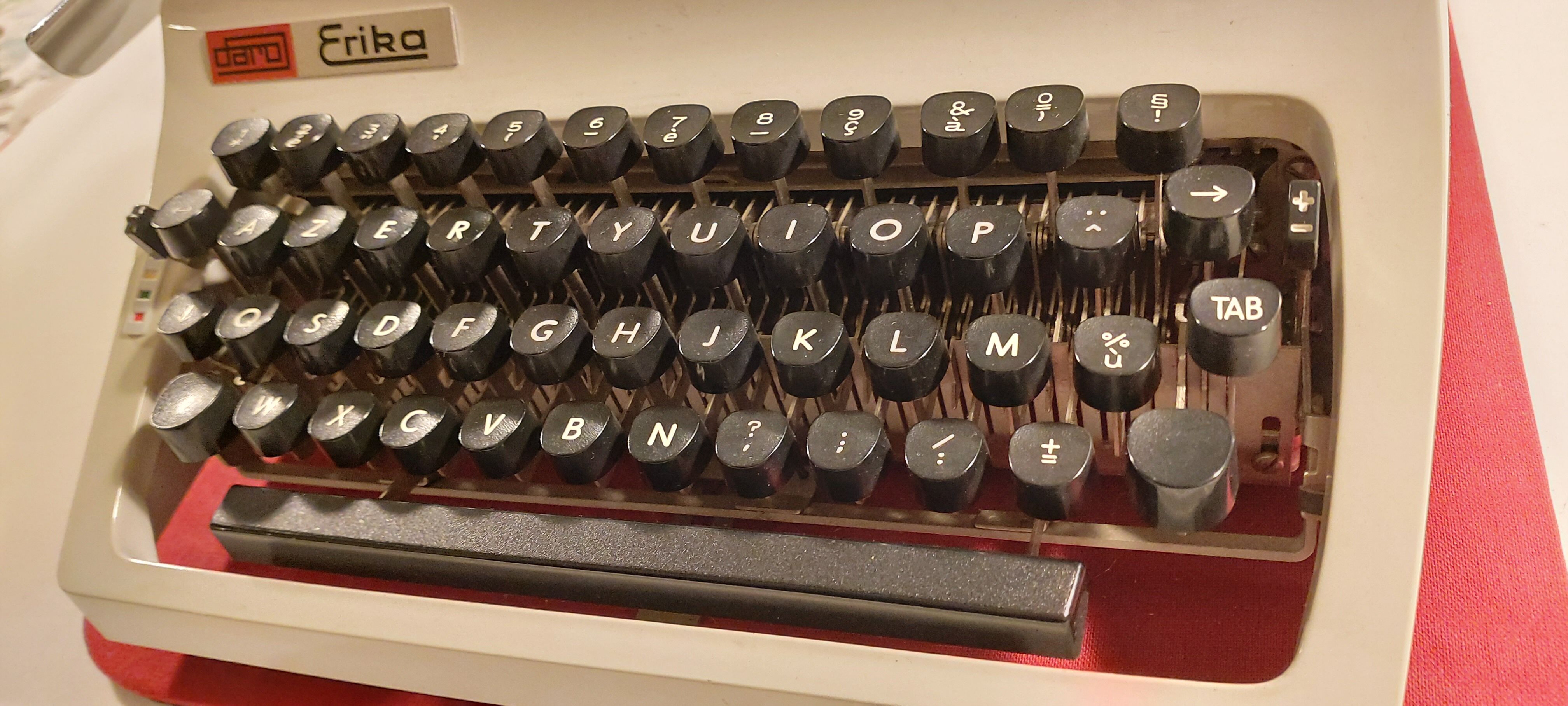 Typewriter Daro Erika
