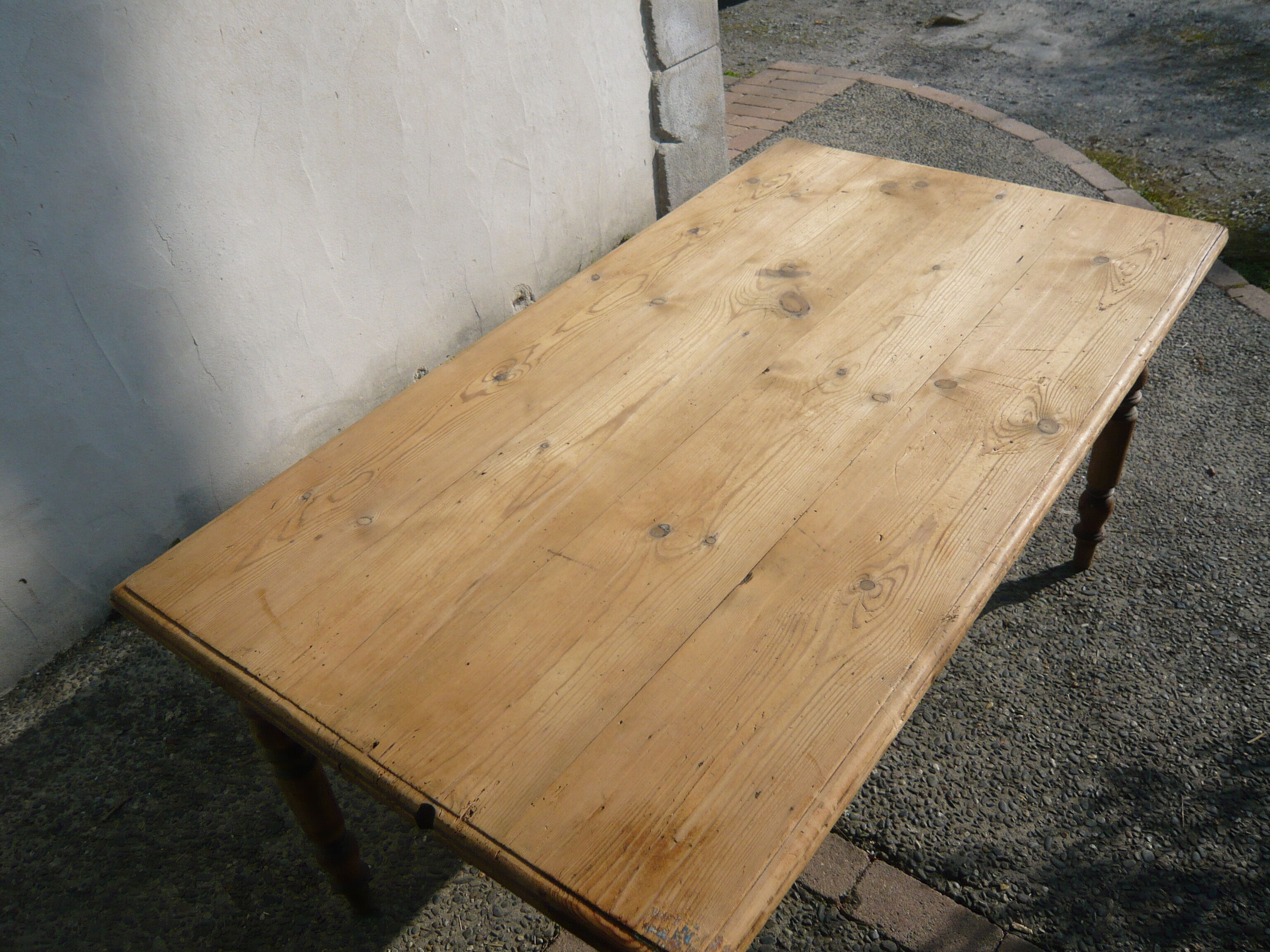 Farm table