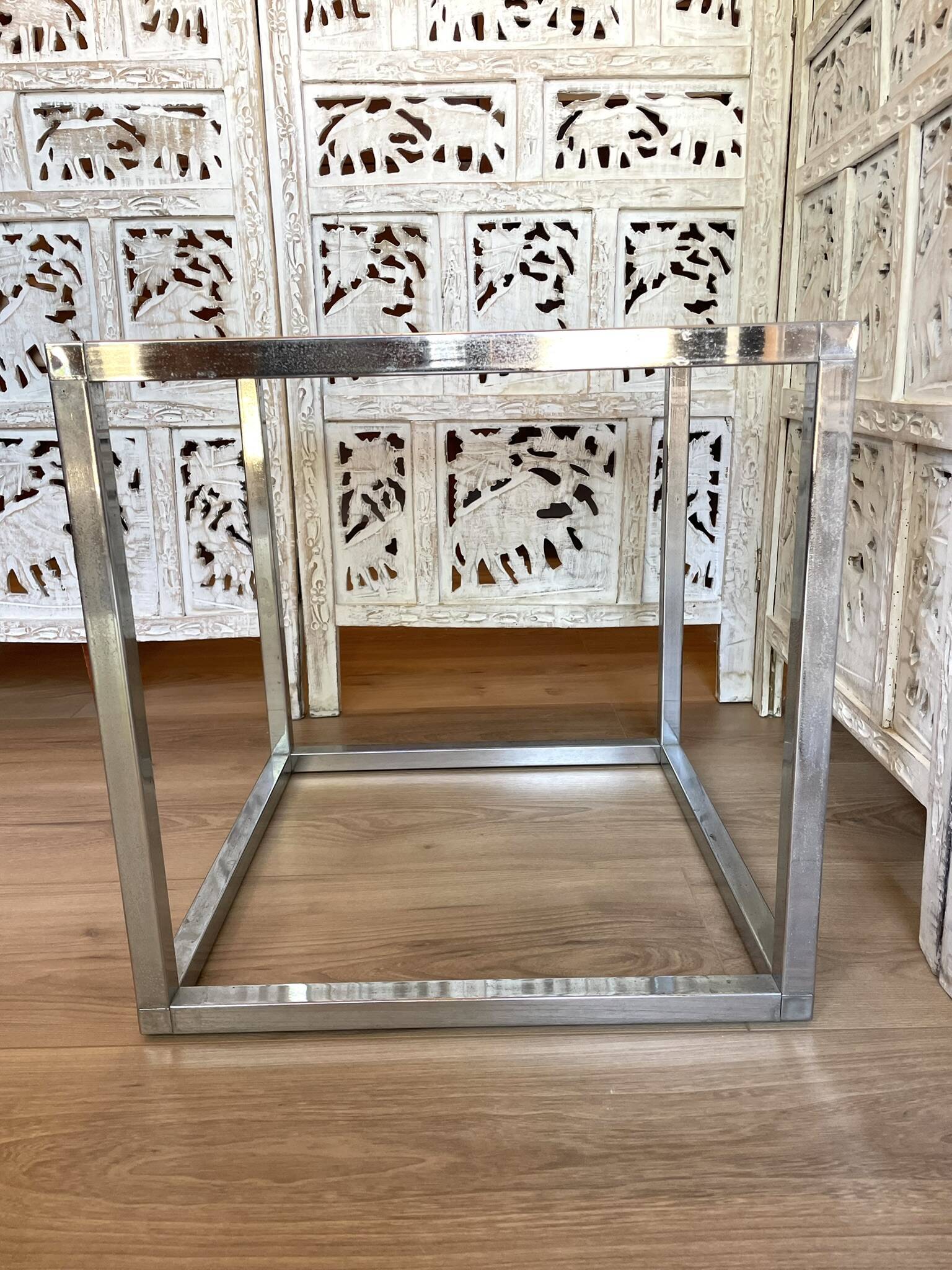 Table Basse / Bout de Canapé Vintage 1970 - Structure Chrome & Plateau Verr