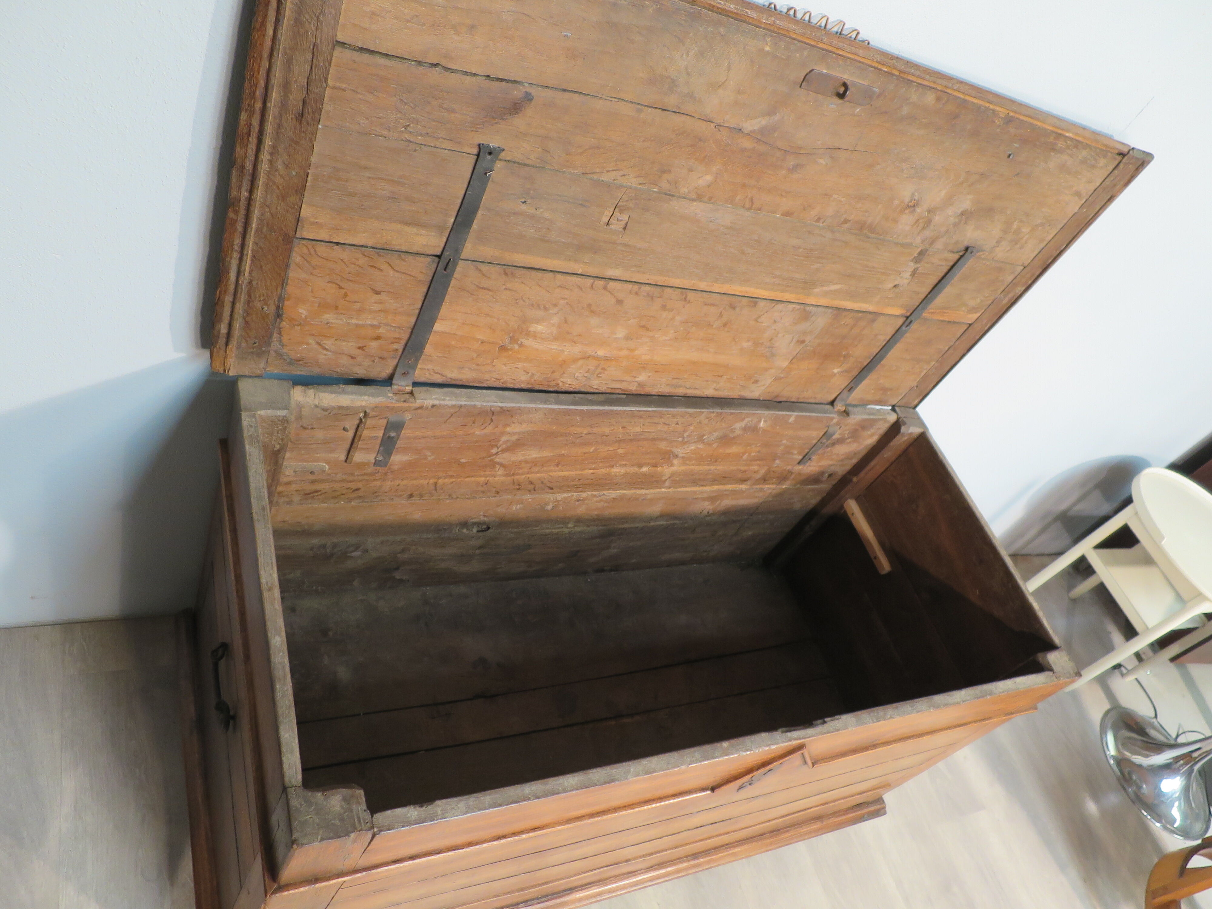 Solid oak box at the end of 19th