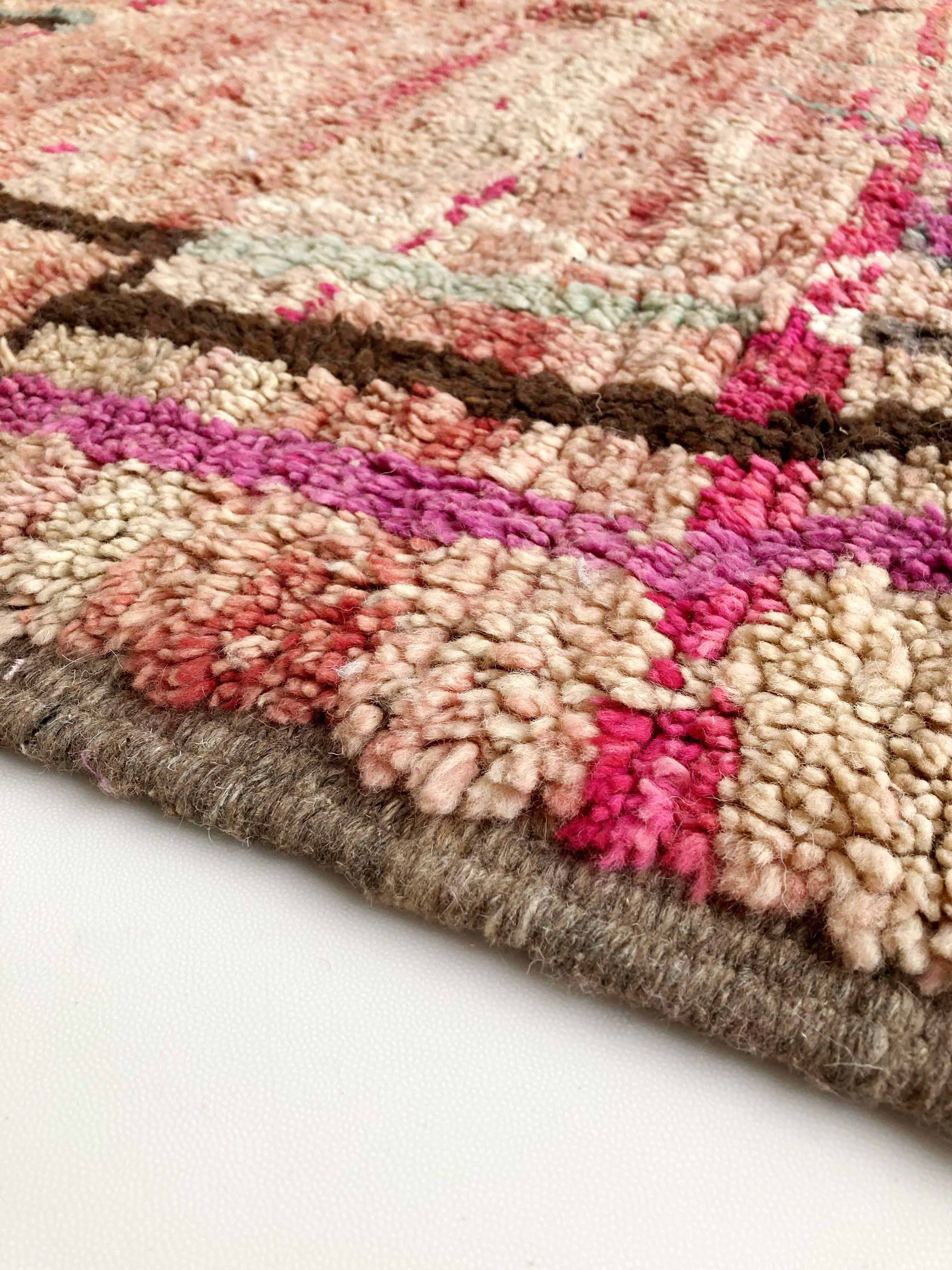 Berber rug Boujaad mottled with colorful patterns 264x157cm