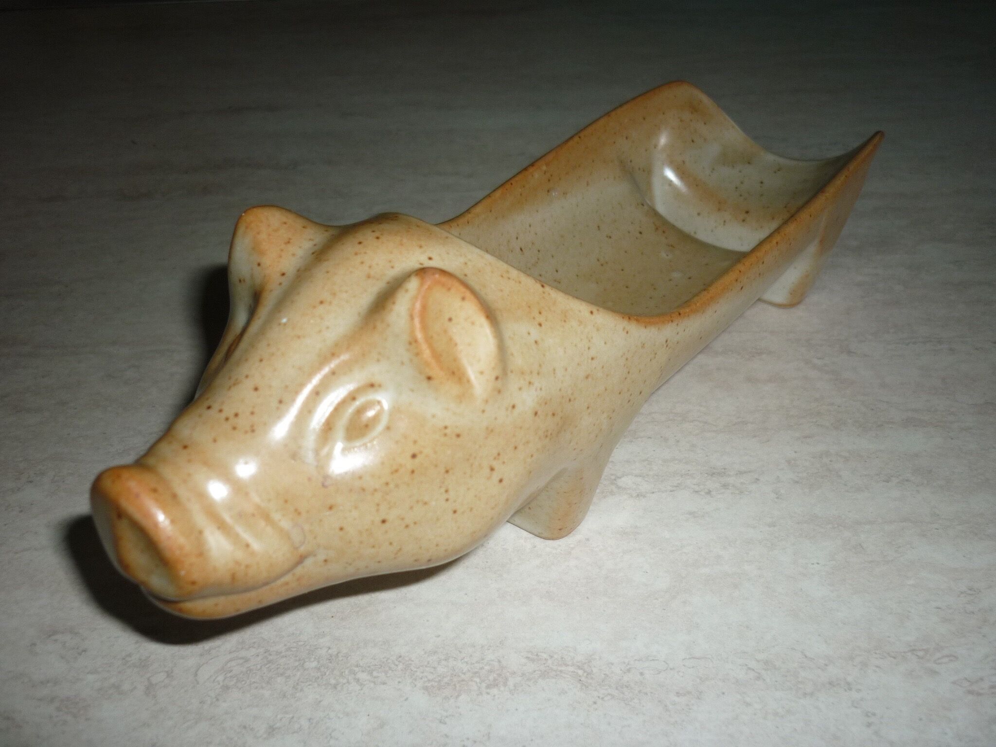 CNP Village sandstone pig