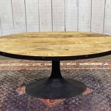Oval coffee table in oak with steel base