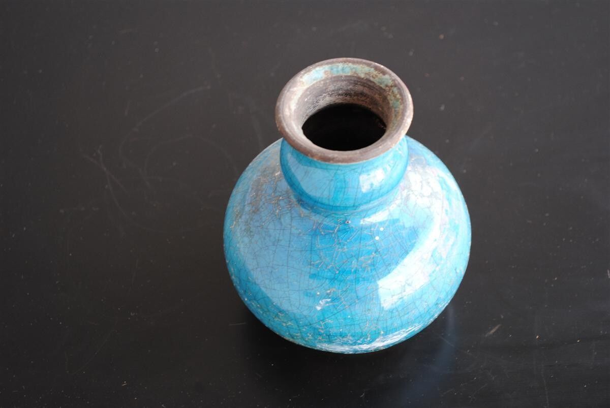 Pot ceramic glazed and cracked blue