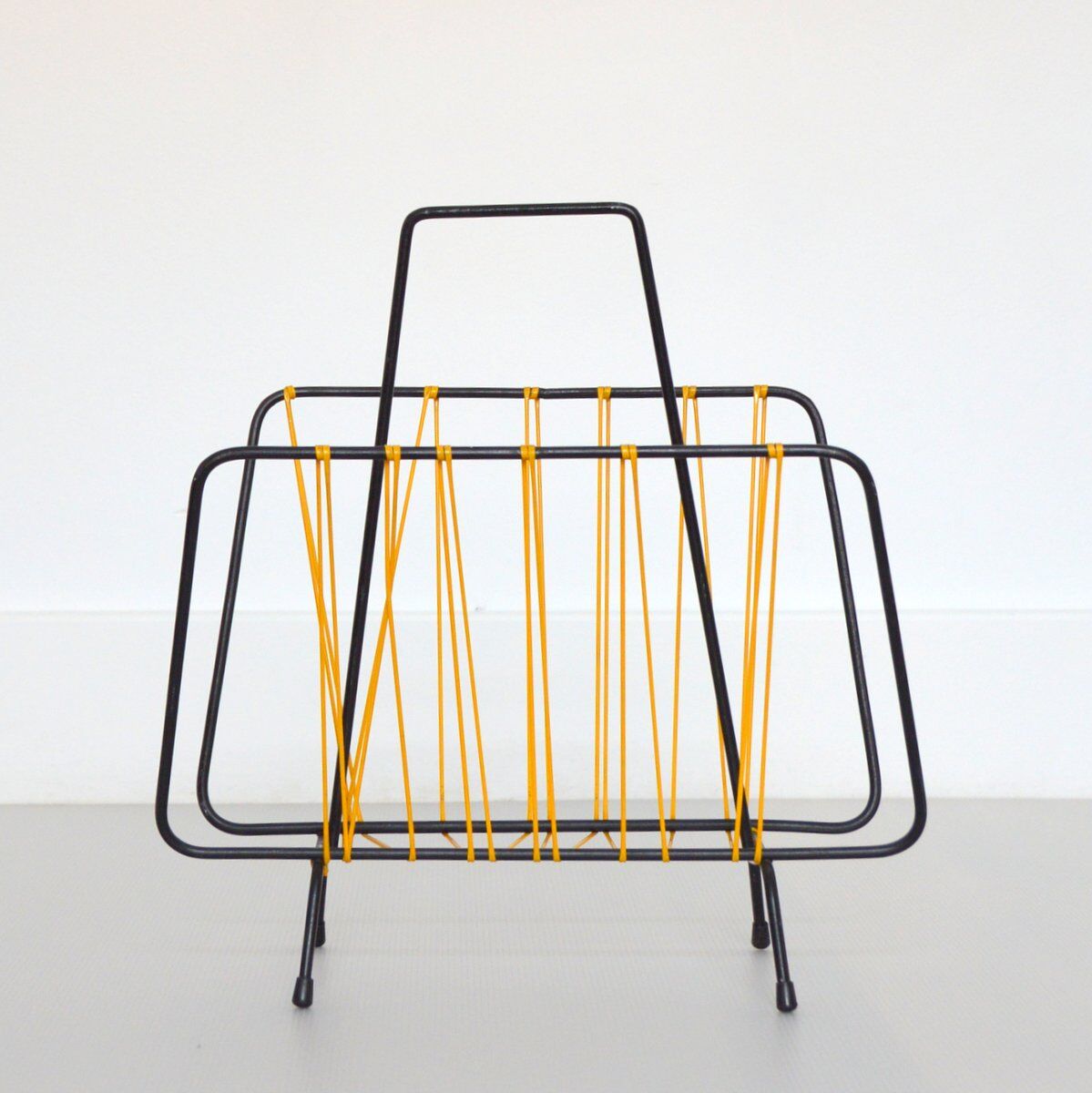 Magazine holder metal and scoubidou 1950s