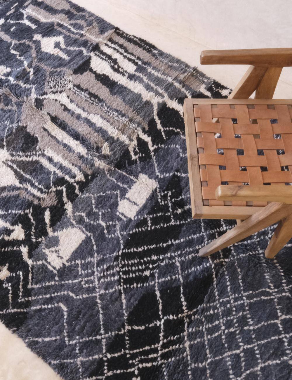 Contemporary Berber Rug - 278 x 173 cm