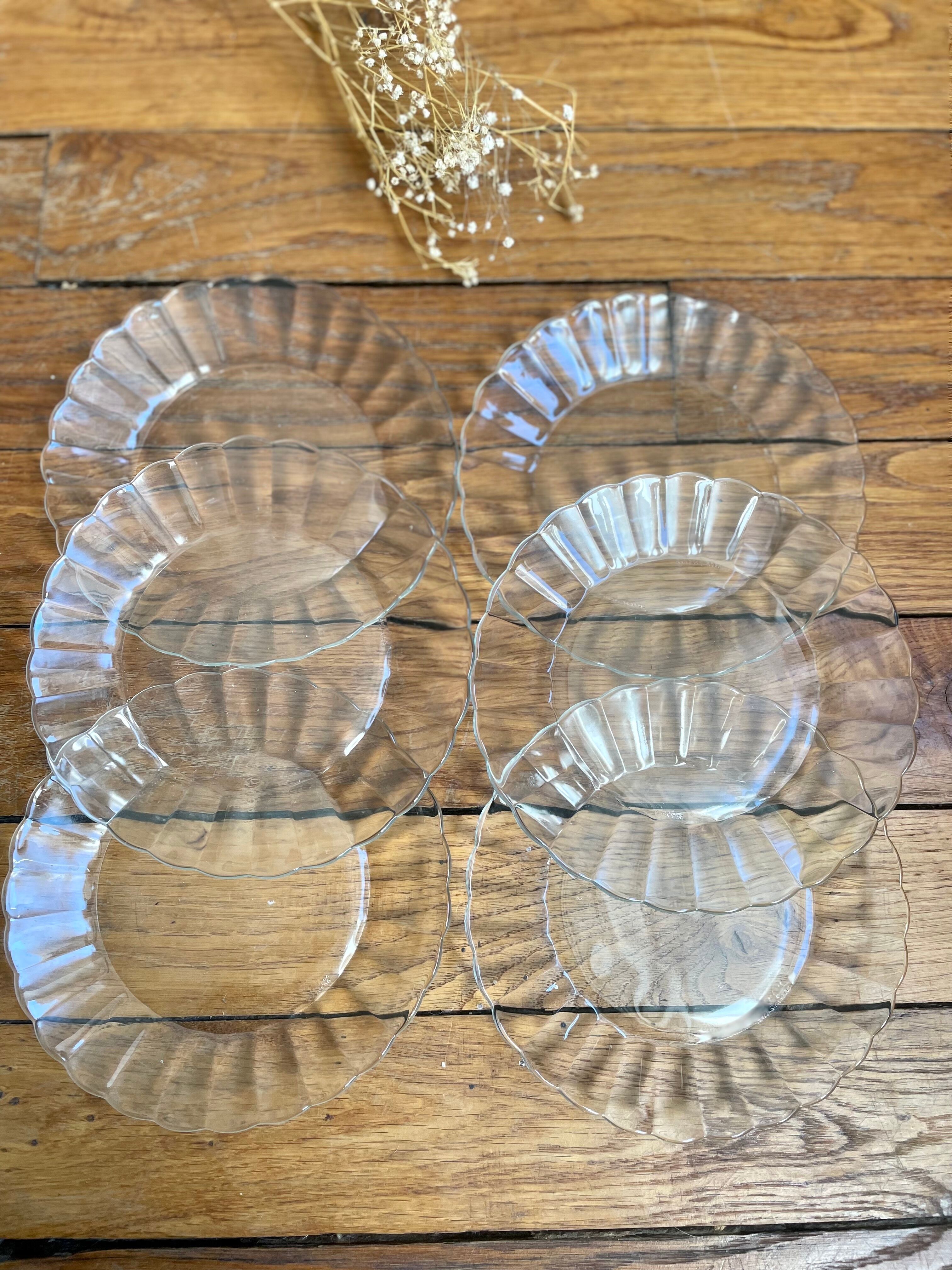 Vintage glass plates Duralex model Marguerite