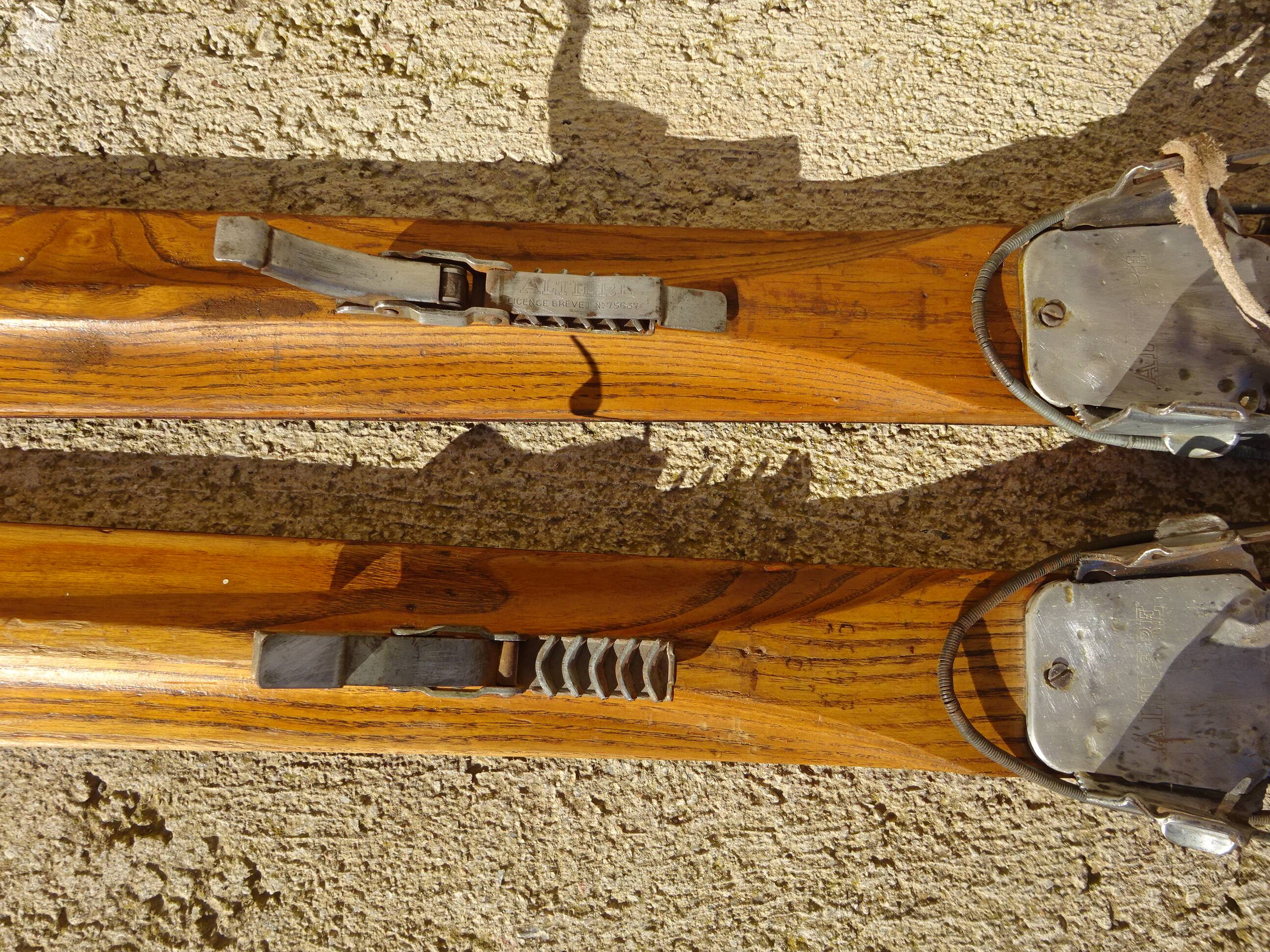 Pair of old wooden skis and metal bindings altiere
