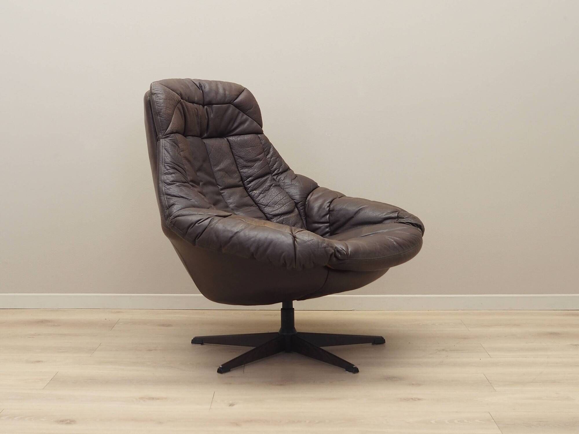 Leather swivel armchair, Danish design, 1960s, designer: H.W. Klein, manufacture: Bramin