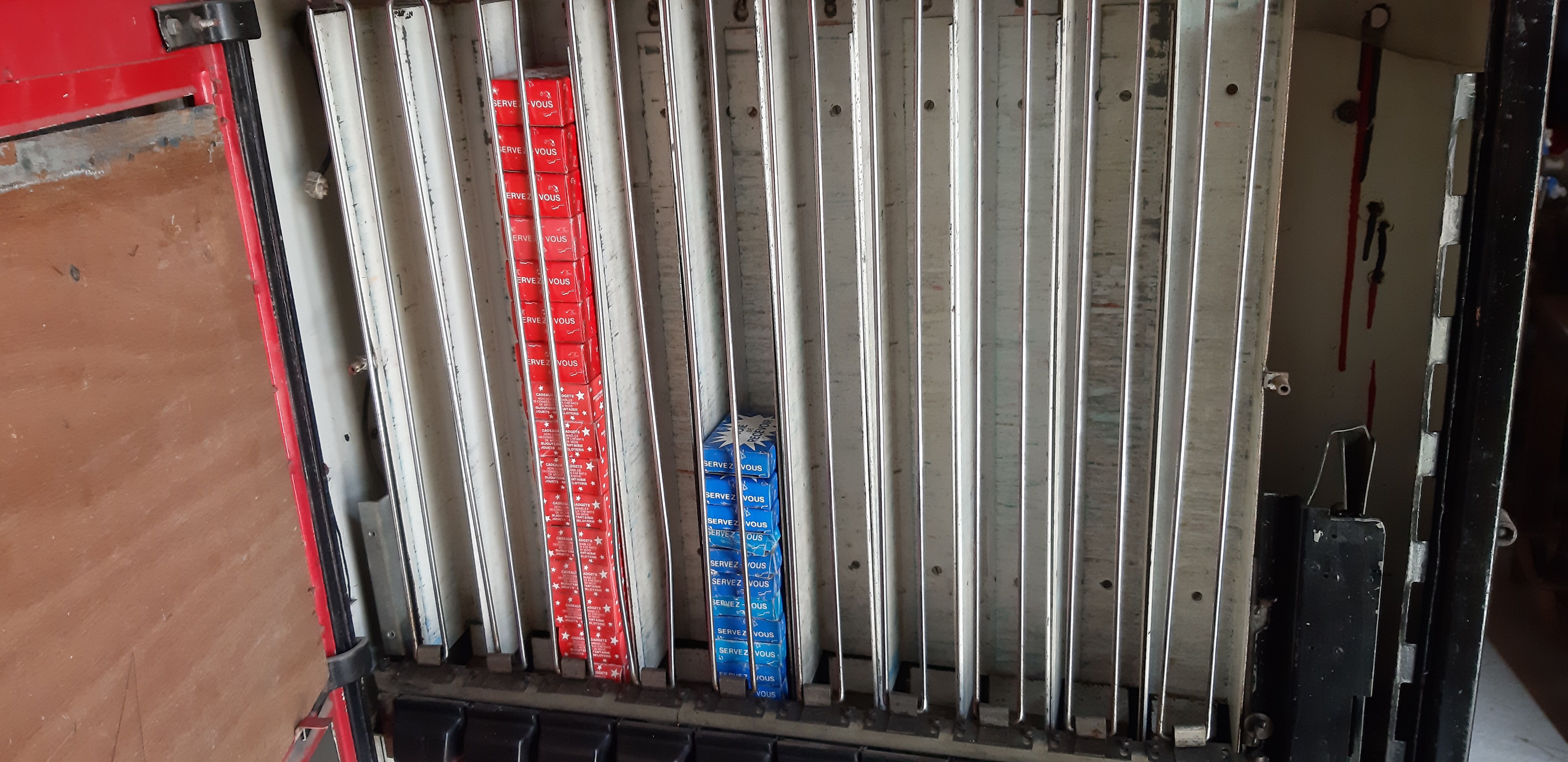 Distributor with tirettes de forain