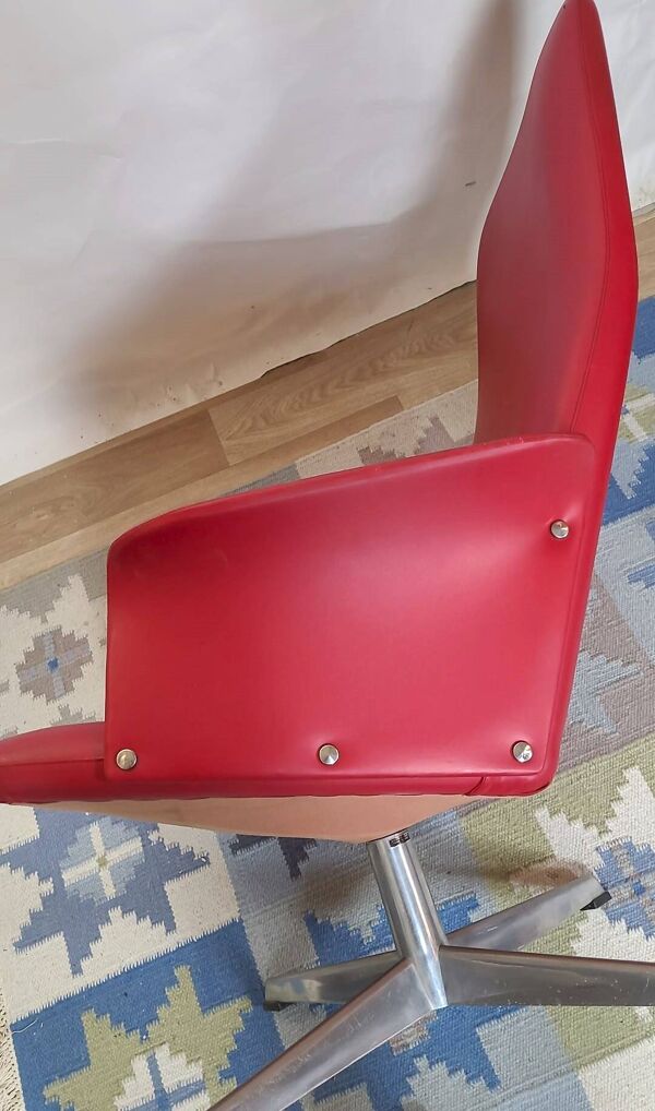 Fauteuil pivotant Bodafors-Verken en simili cuir rouge, Suède, années 1970