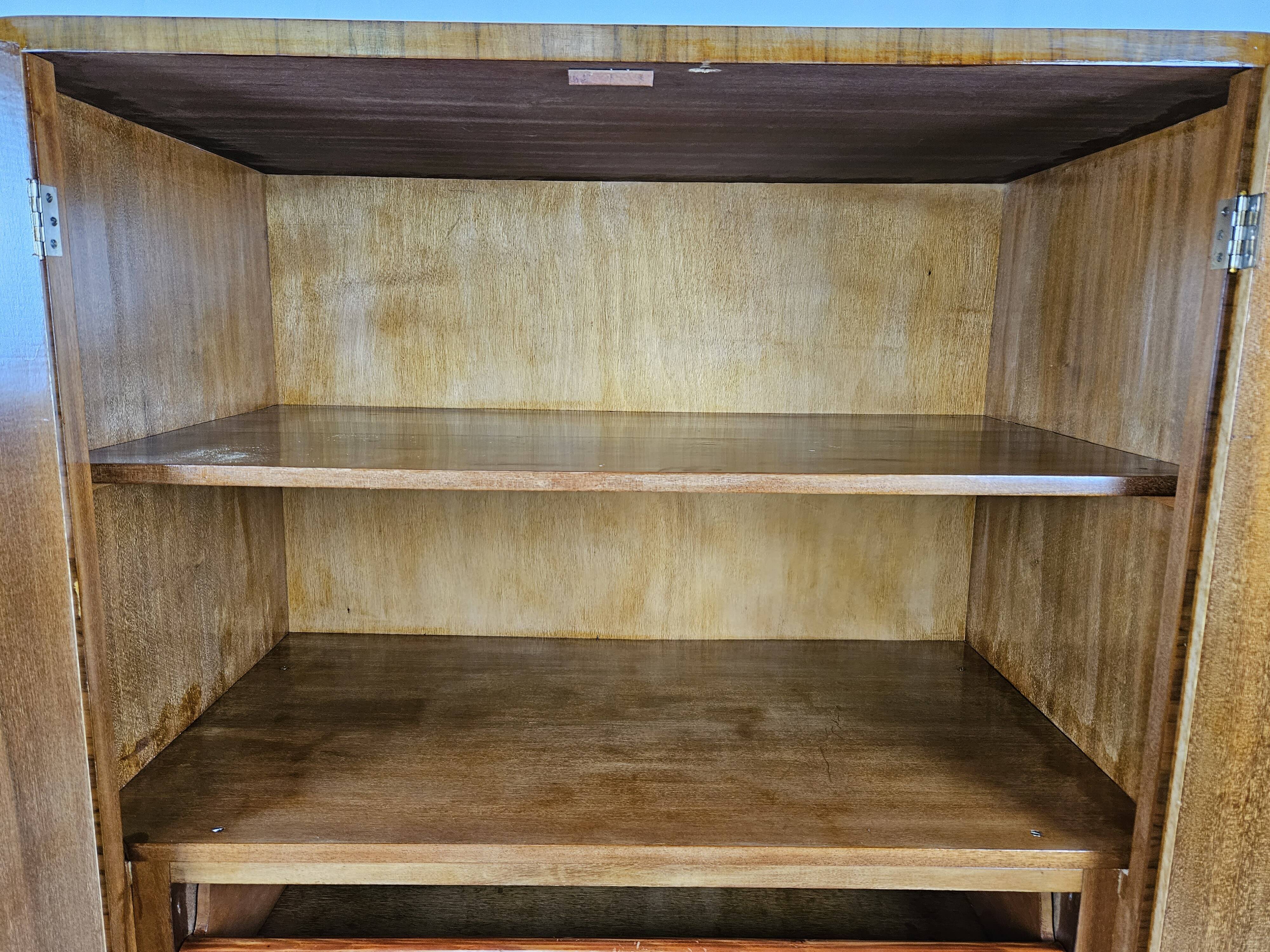 Art decò sideboard in thuja and walnut