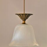 Suspension in striated glass and gilded metal