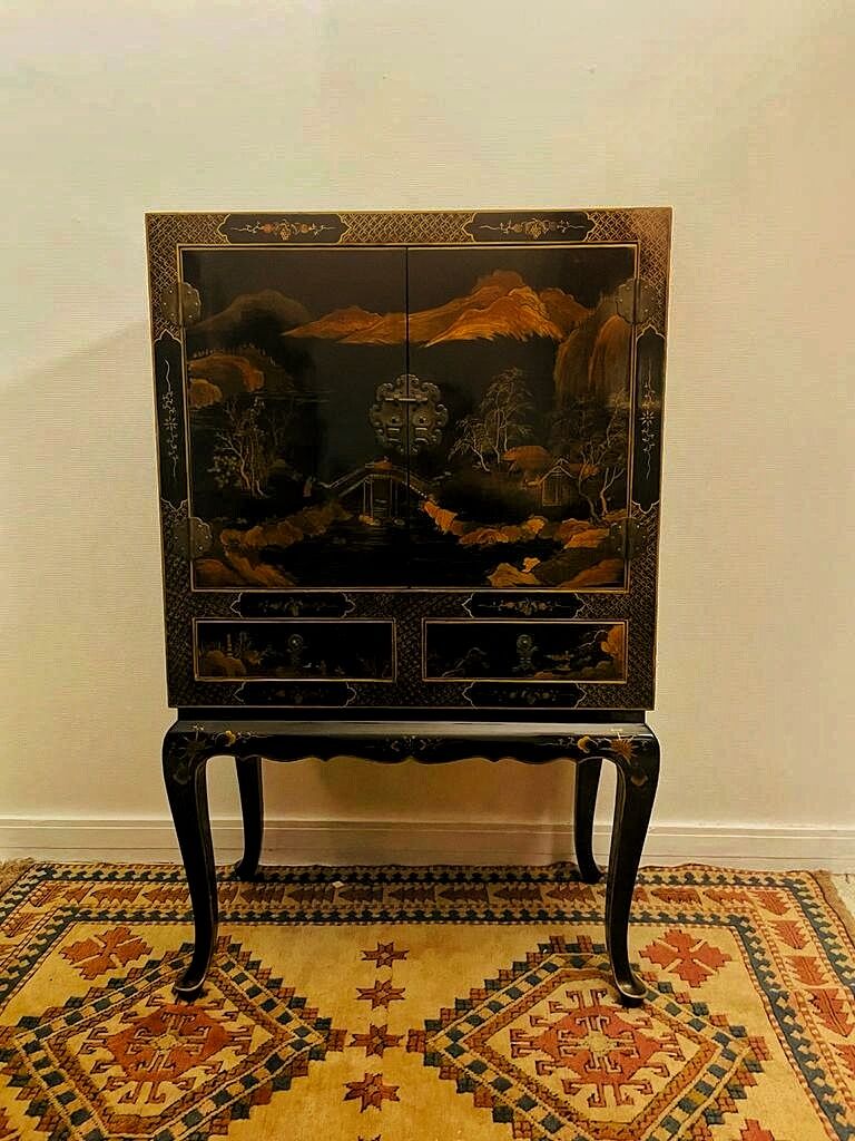 Bar furniture / coat of arms Chinese lacquered entrance