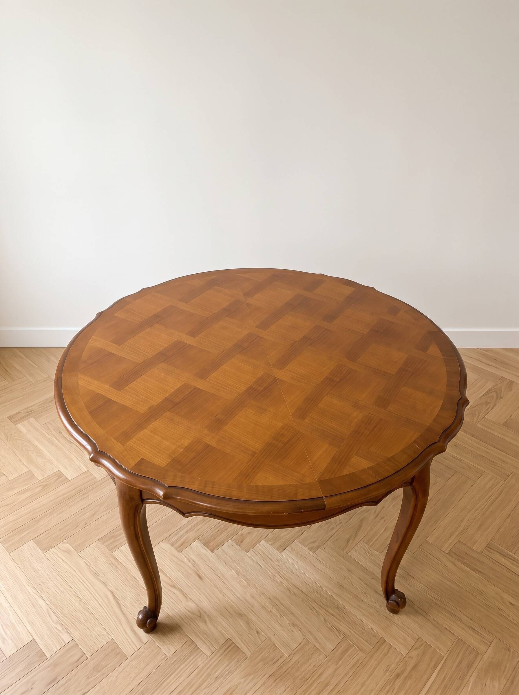 Table de salle à manger ronde extensible style Louis XV en bois