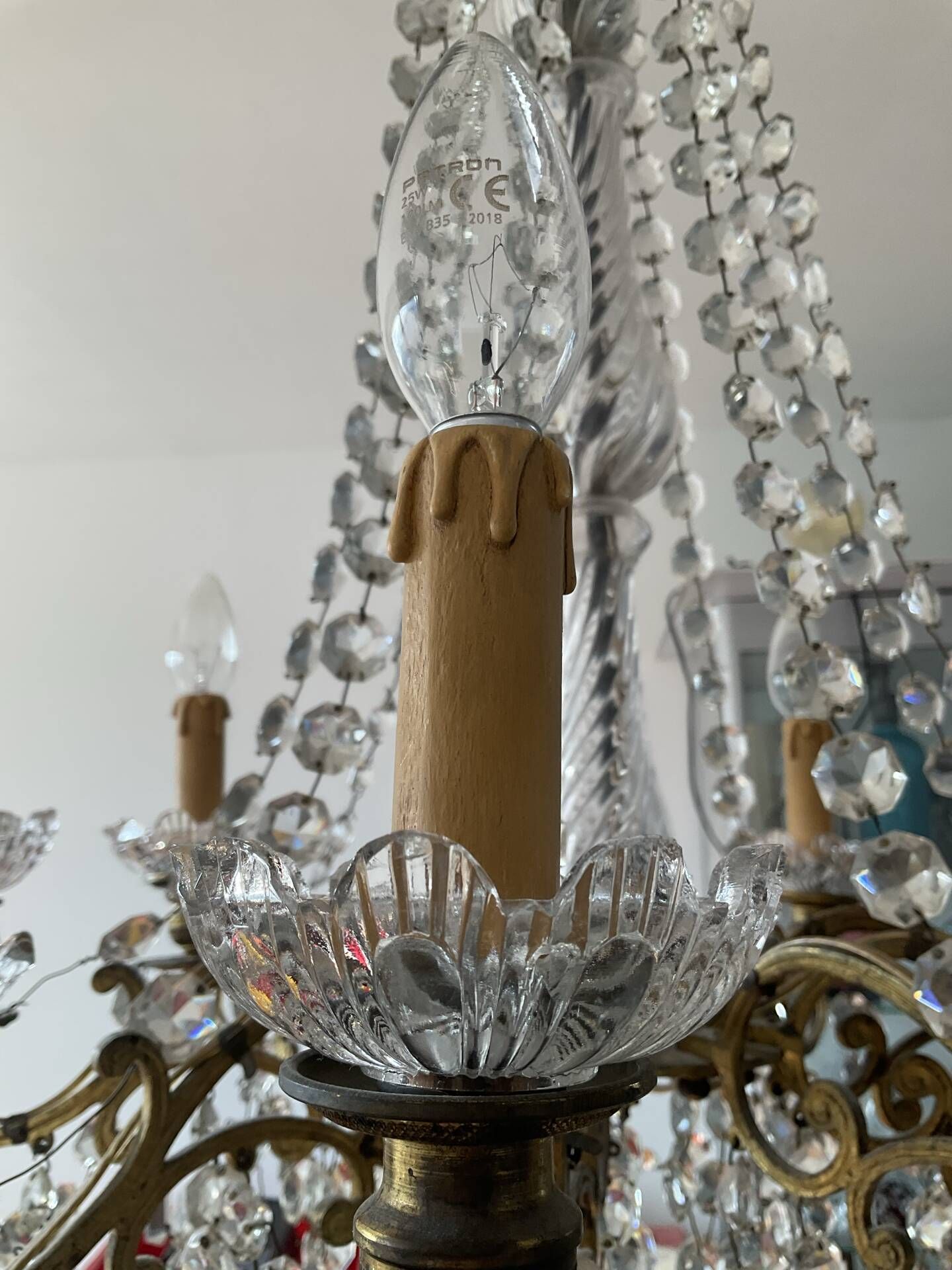 Grand chandelier in Louis XV style with crystal pendants.