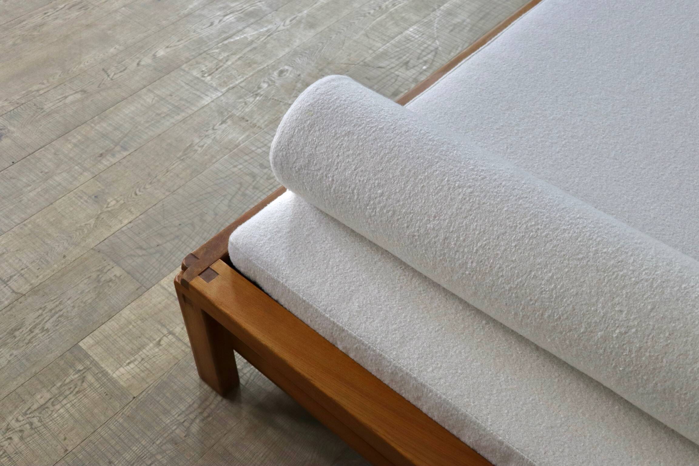 Lit de repos L03 Pierre Chapo en orme massif, France 1960