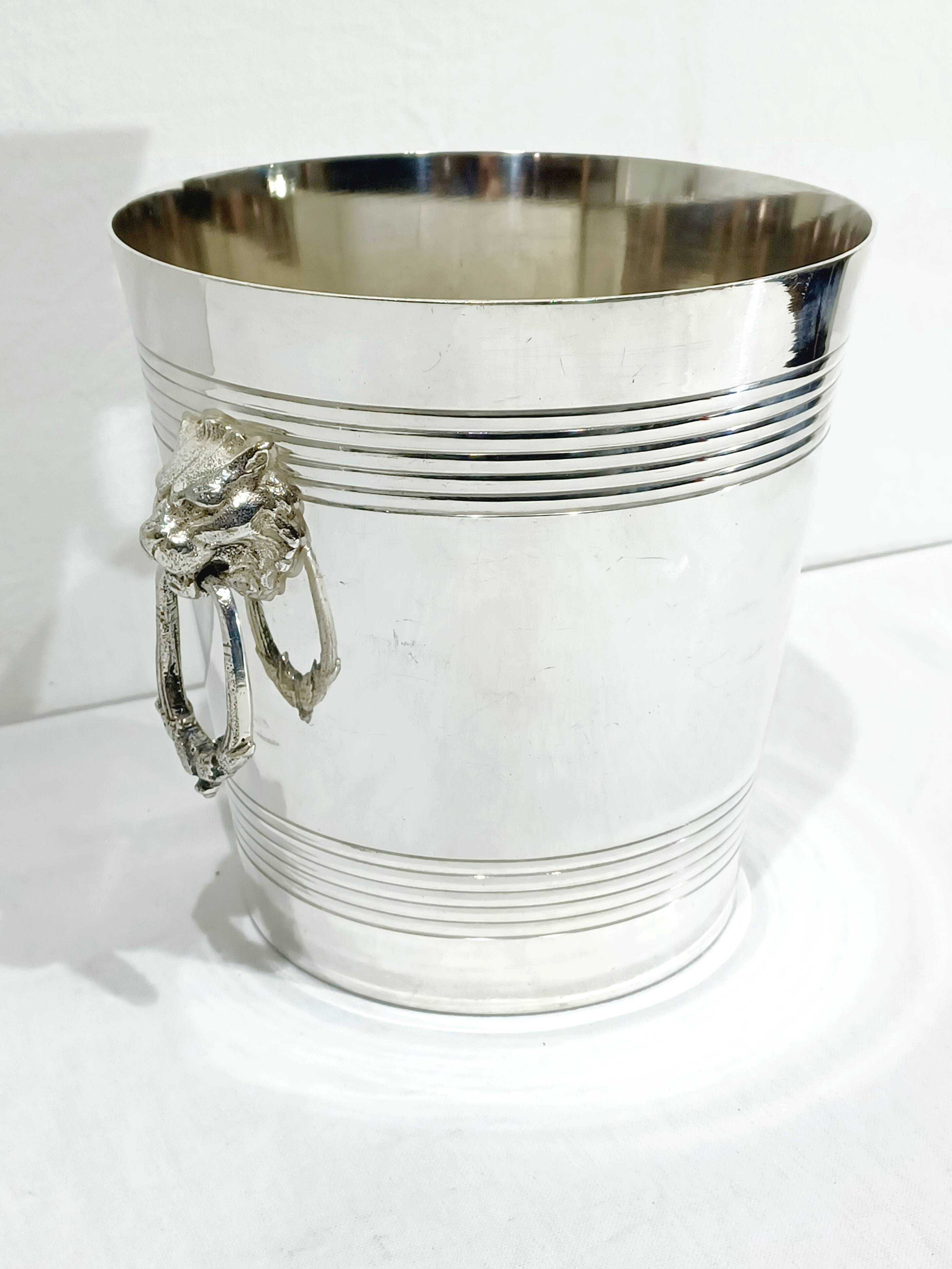 Seau à champagne en métal argenté, tête de lion
