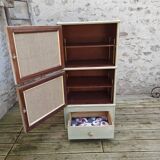 Armoire en bois patiné