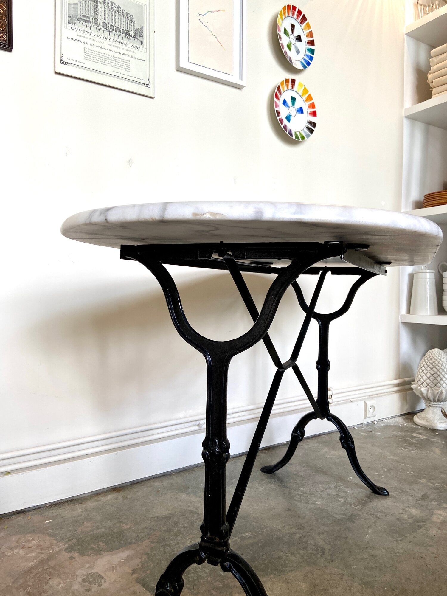 Bistro table in gray marble and cast iron