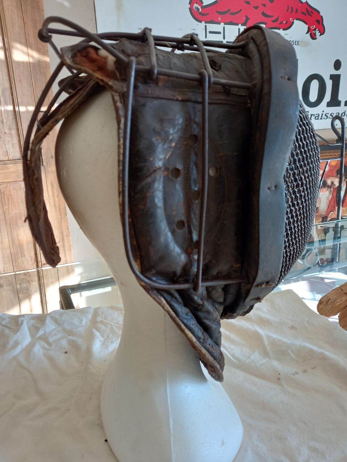 Fencing mask and ferret