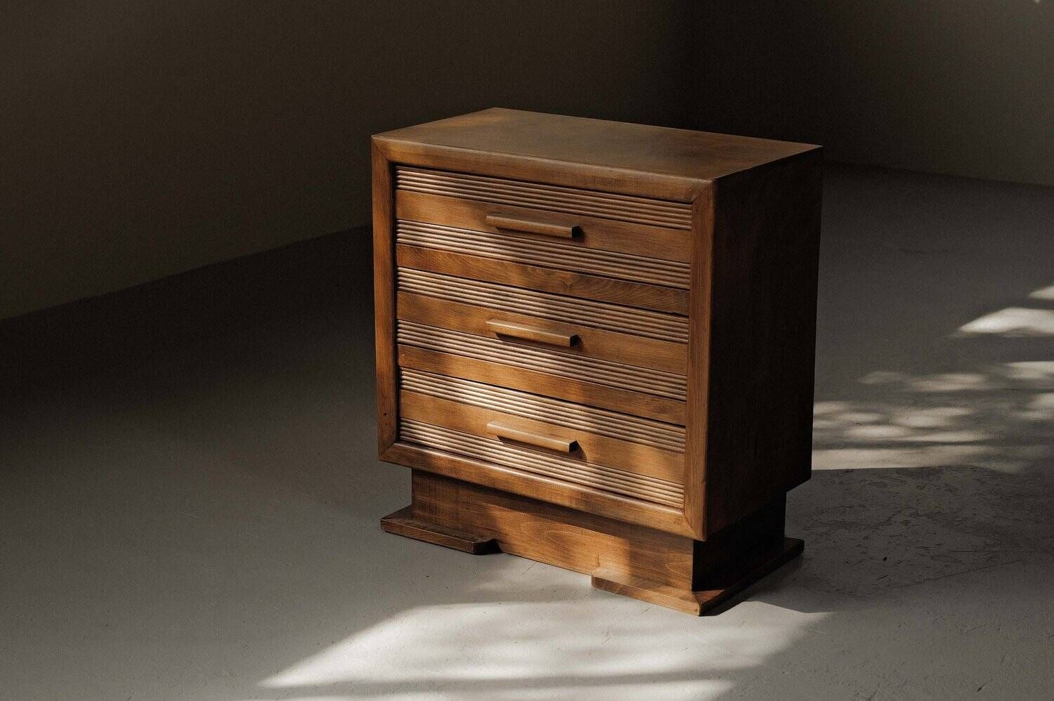 Commode moderniste, France, vers 1940
