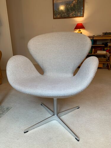 Swan armchair by Arne Jacobsen for Fritz Hansen
