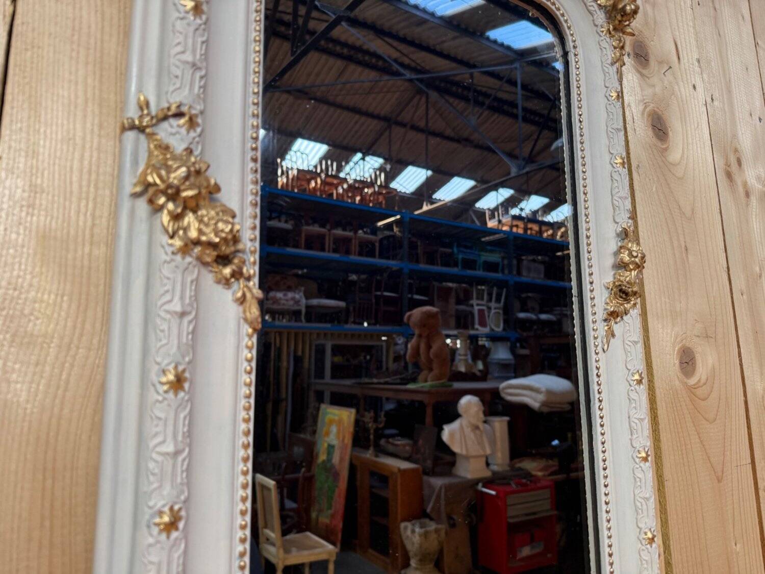 Mirror of the in-between – Napoleonic III Era – White re-champing and gold leaf