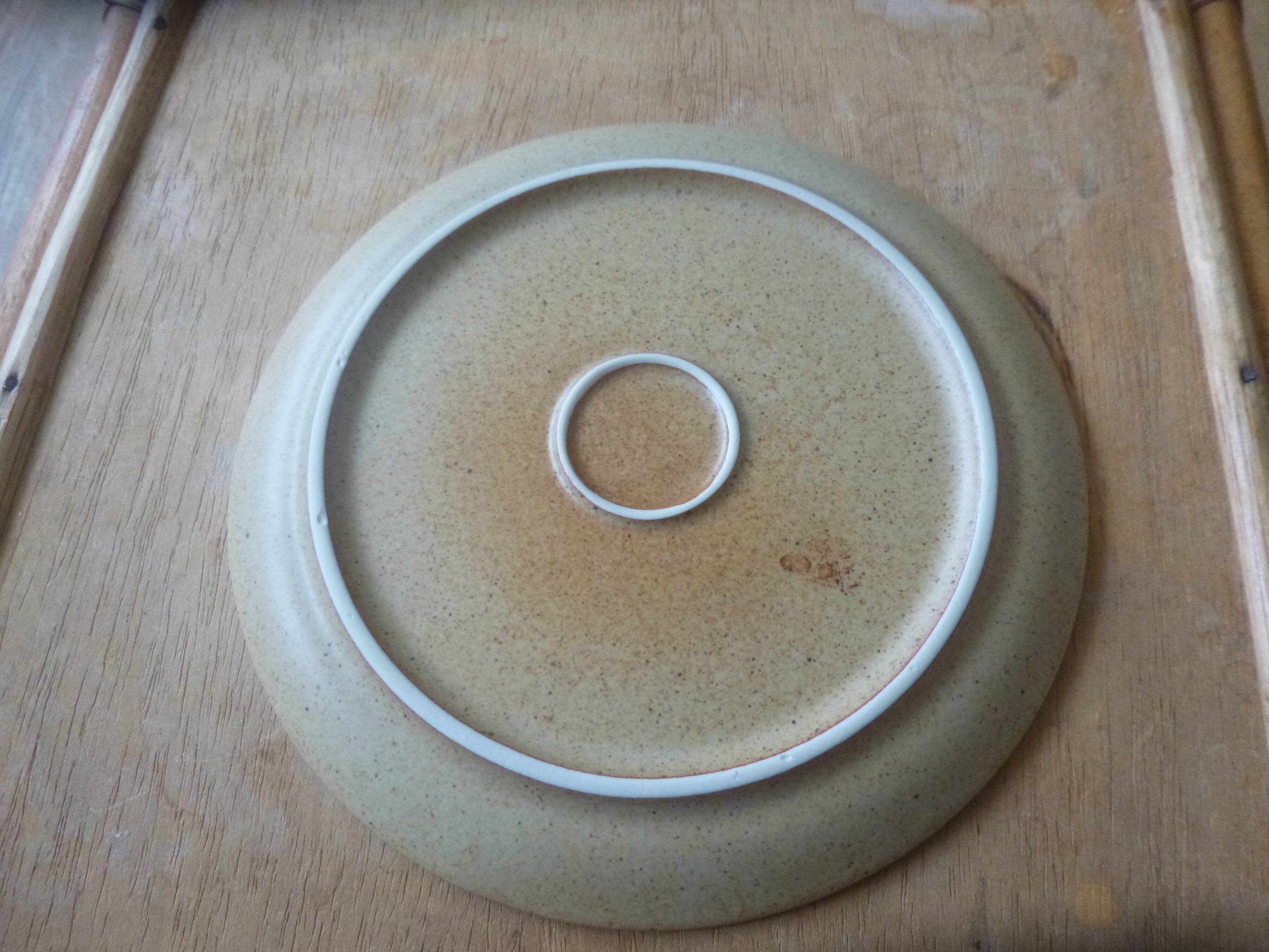 4 stoneware dessert plates