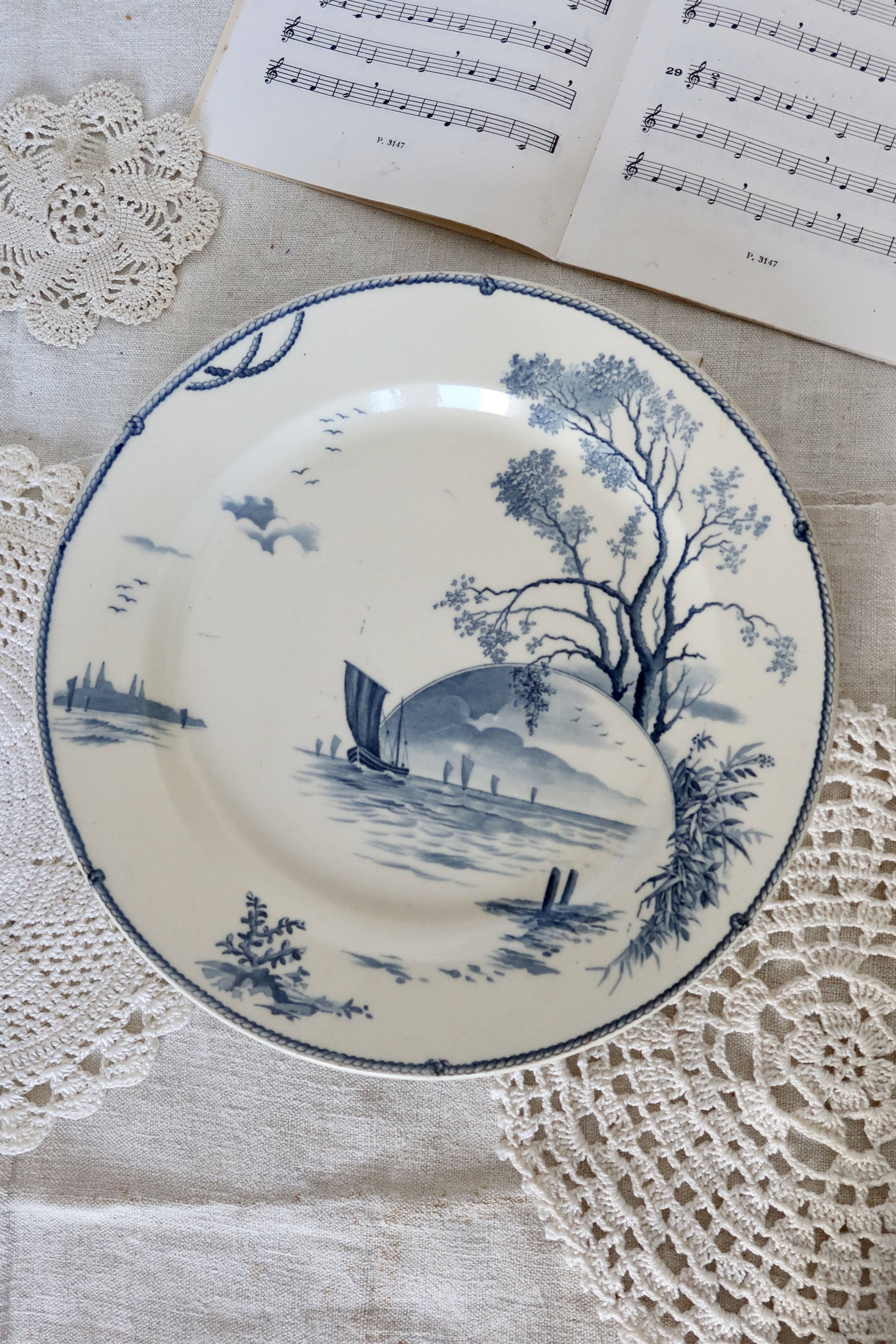 Table service 63 pieces Gien earthenware 19th century Marines model