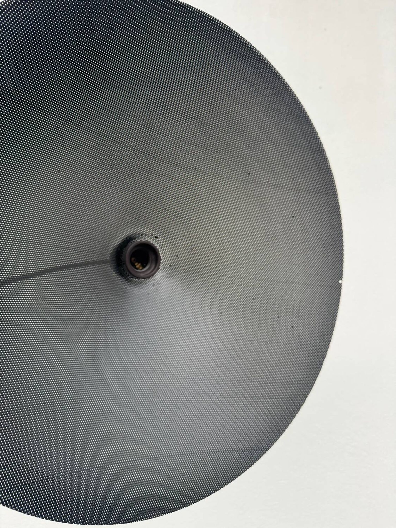 Suspension en métal micro-perforé, années 60