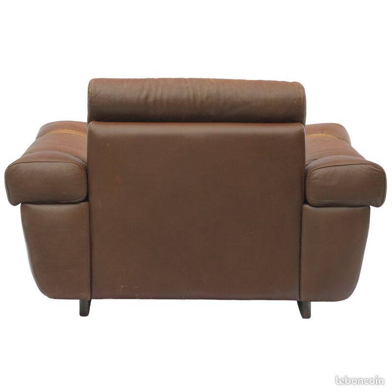 Fauteuil club Brazil style, cuir pleine fleur patiné