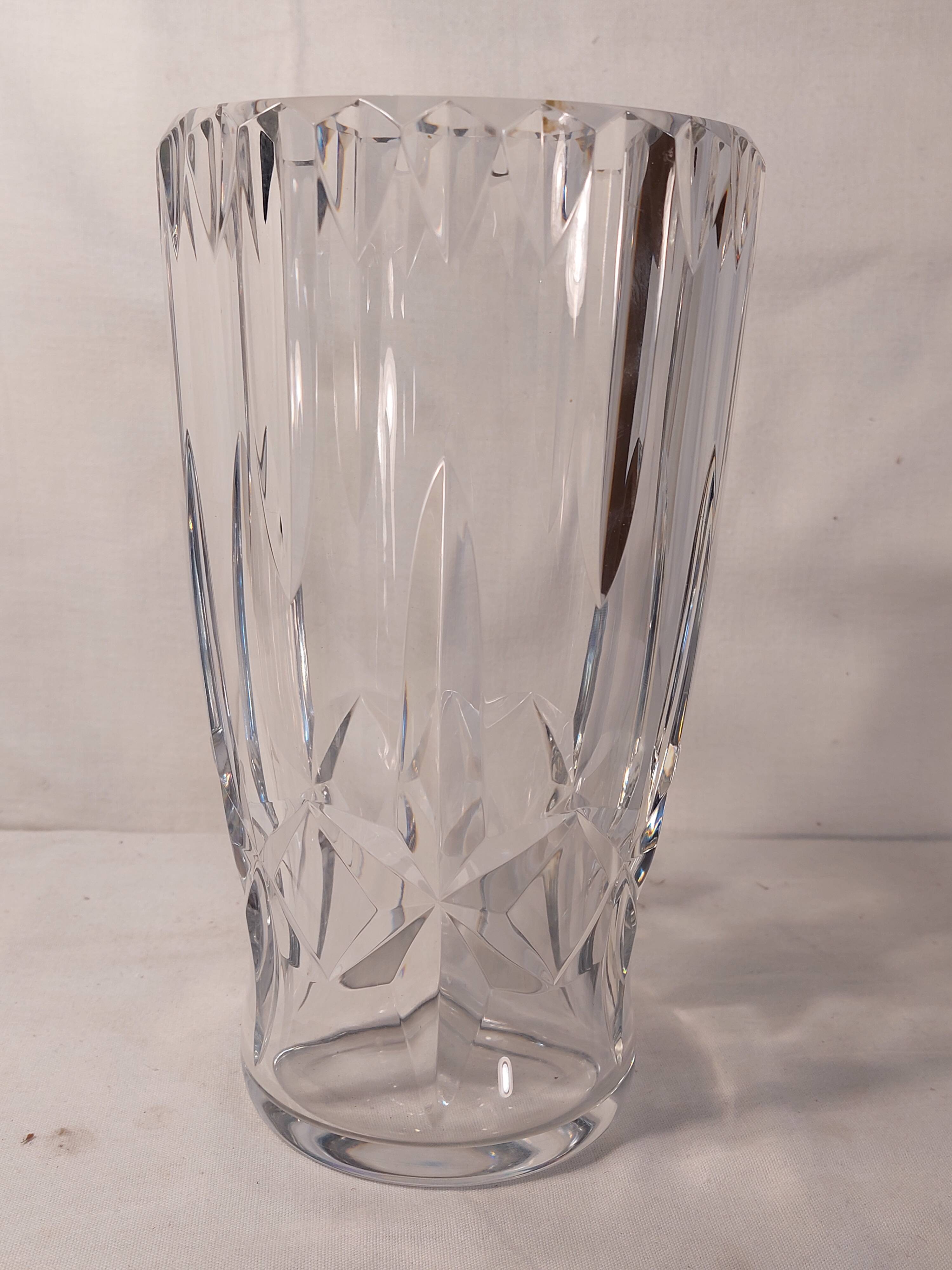 Baccarat crystal vase with chiseled motifs