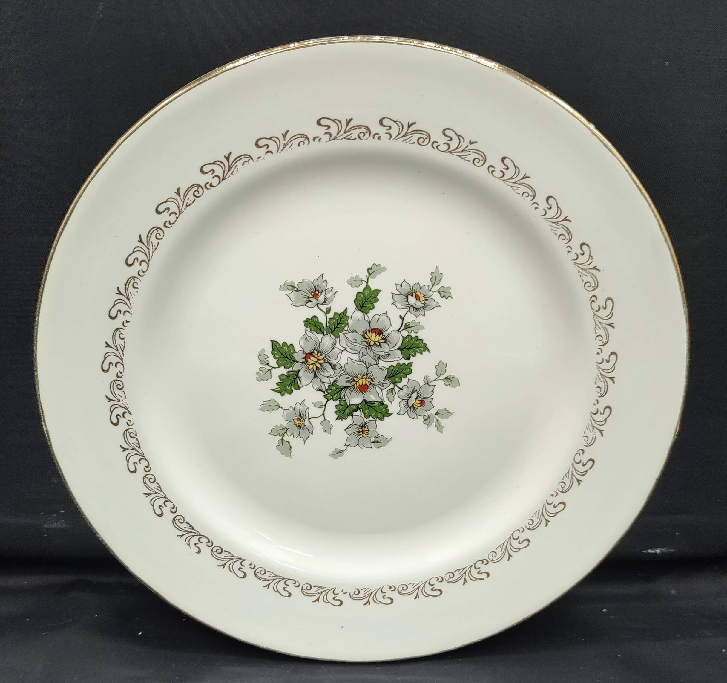 Service of 12 vintage flat plates L'Amandinois Floral Decoration and Gilding