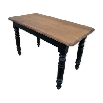 Black pie bistro table