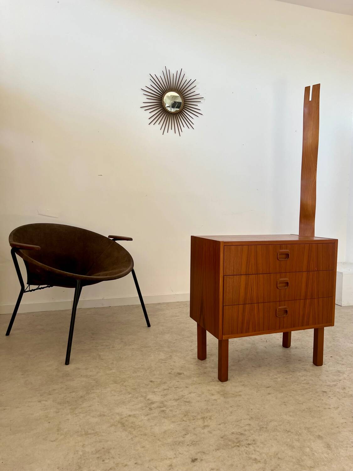 Small chest of drawers or bedside table in teak, Scandinavian design from the 70s vintage