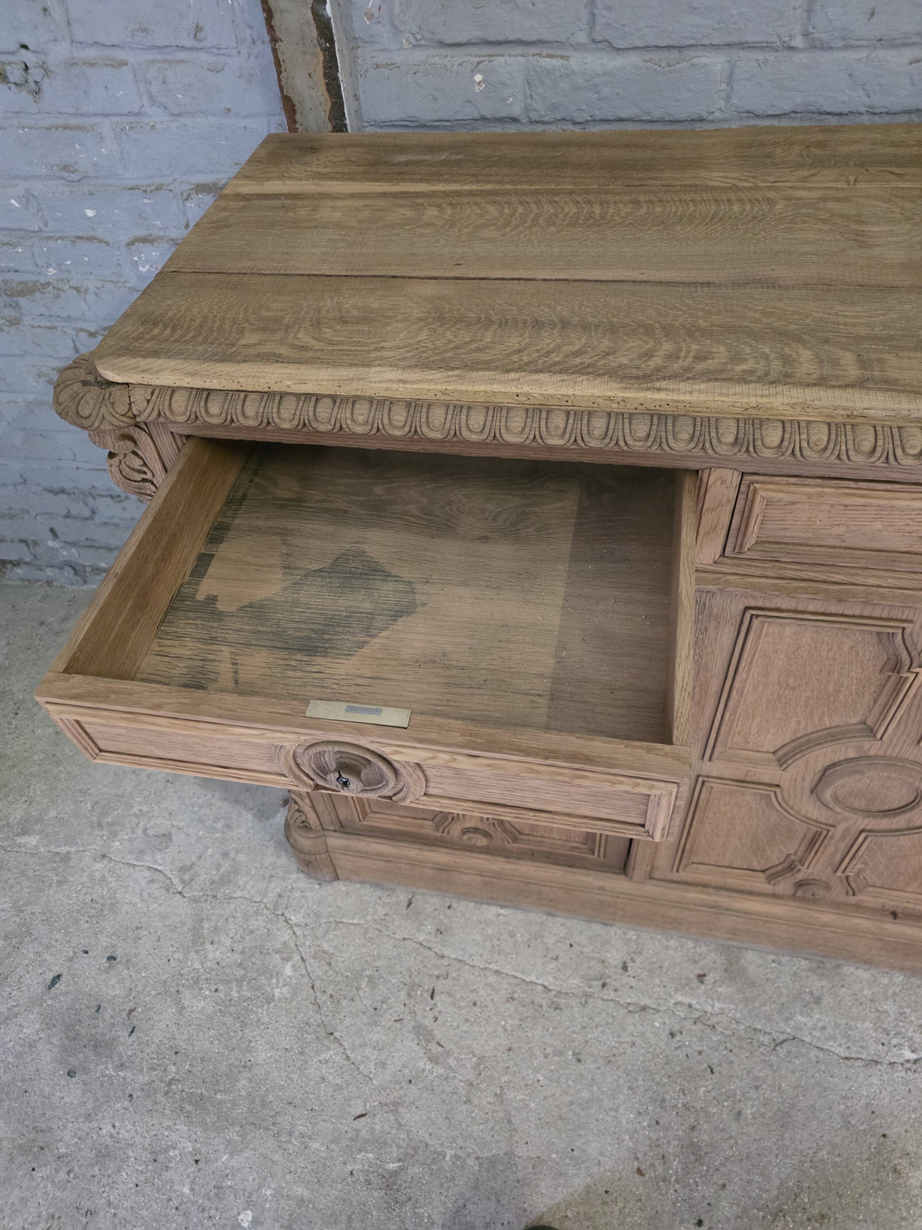 Buffet bas en chêne du XIXème